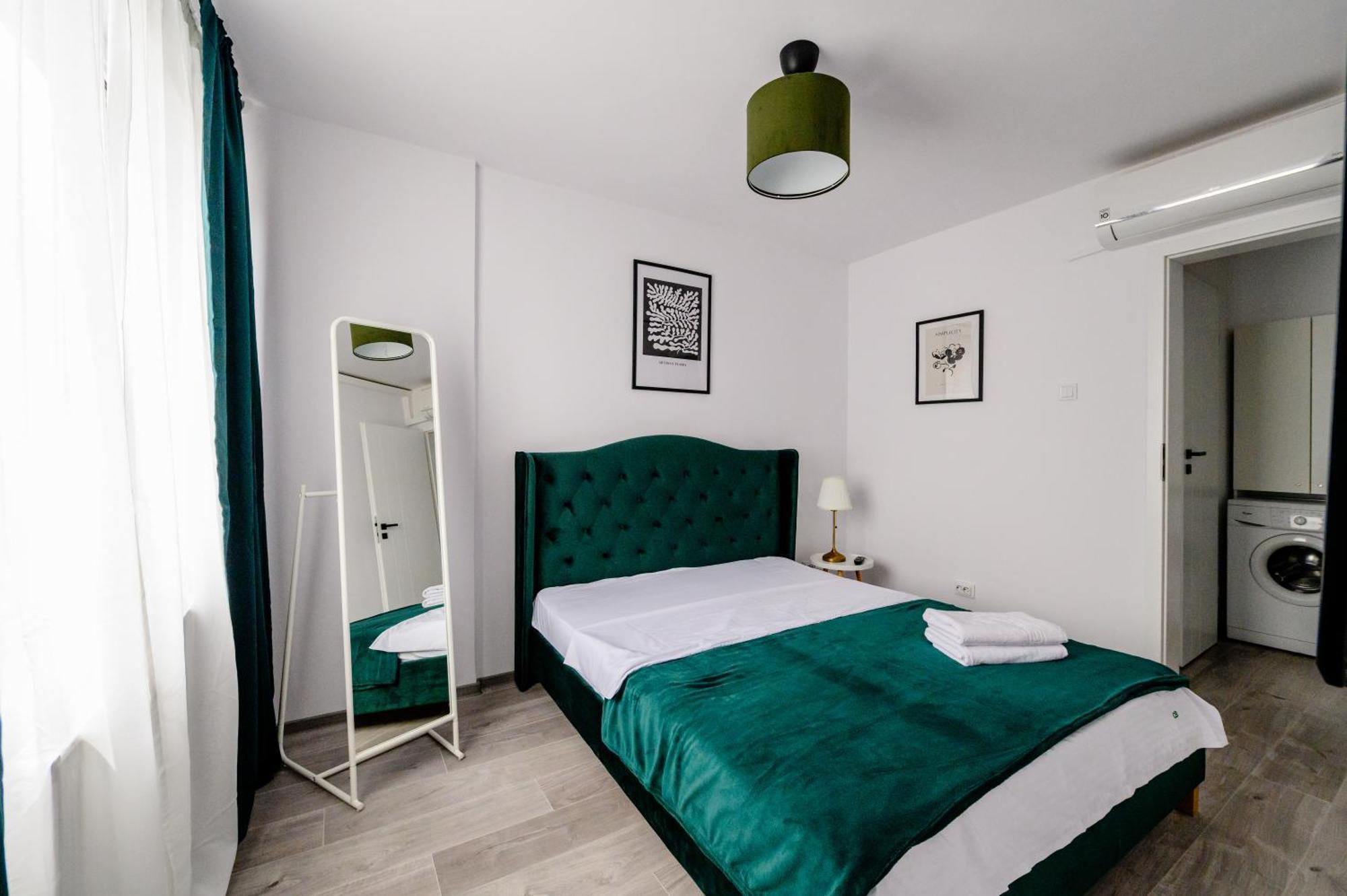 Happy Heart Hideaway Apartment Bukares Bagian luar foto