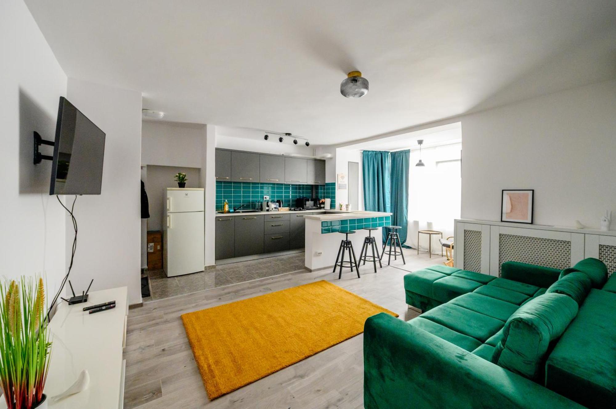 Happy Heart Hideaway Apartment Bukares Bagian luar foto