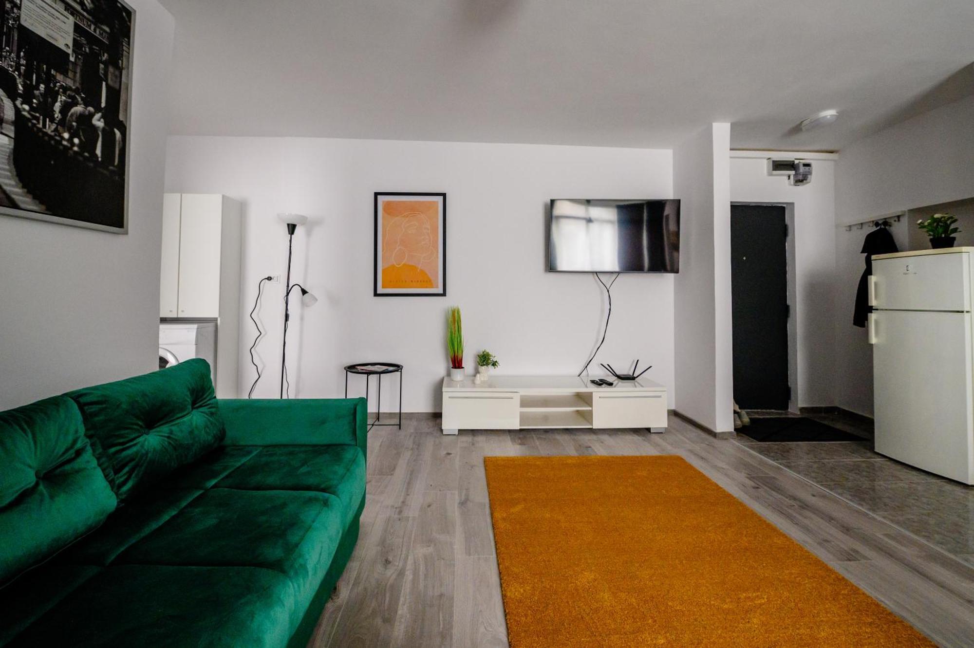 Happy Heart Hideaway Apartment Bukares Bagian luar foto