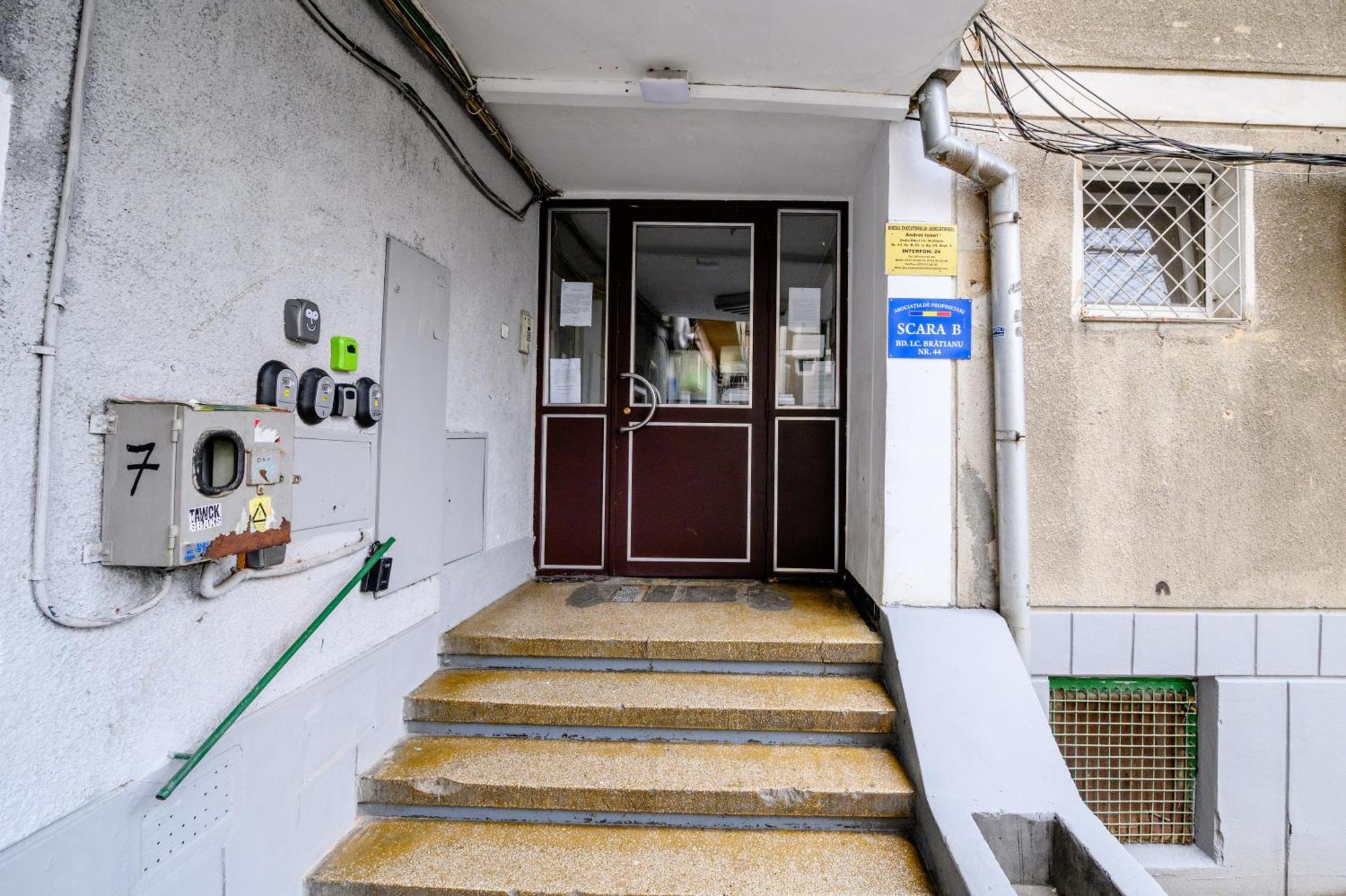 Happy Heart Hideaway Apartment Bukares Bagian luar foto